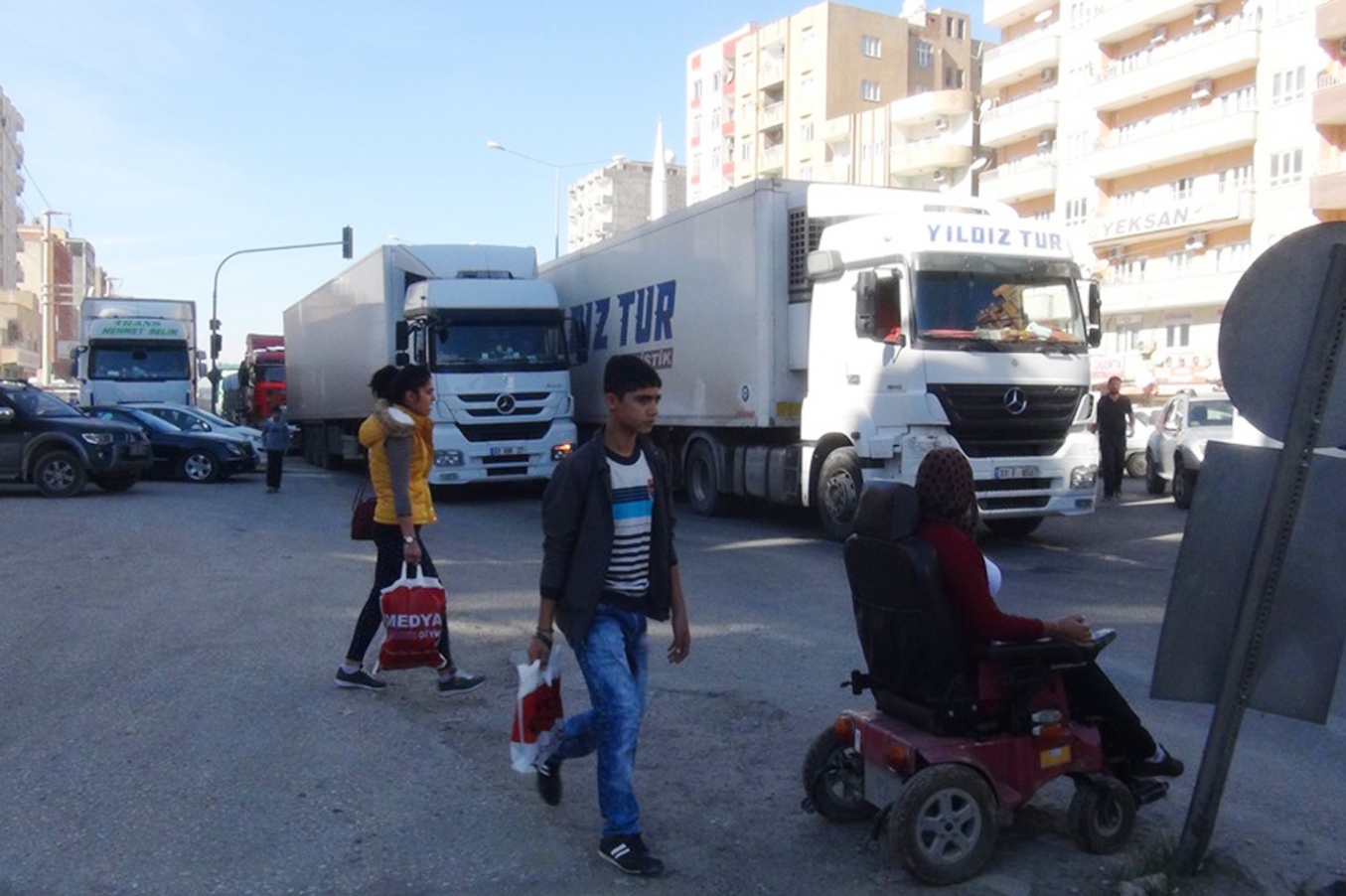 Engellilerin trafik ve kaldırım sorunu Engellilerin trafik ve kaldırım sorunu
